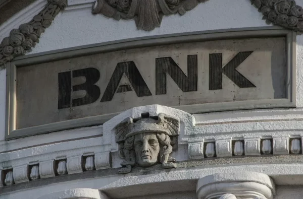 How to avoid bank fees