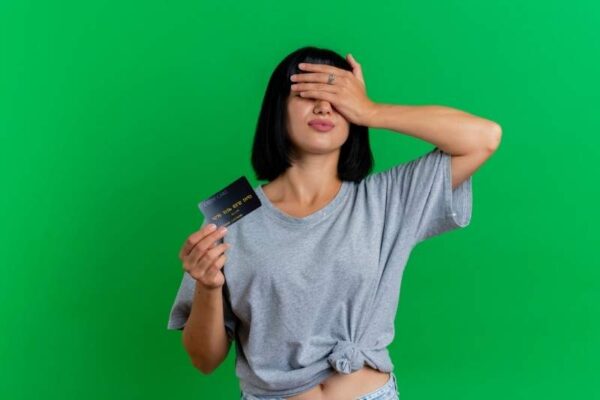 How to Avoid Credit Card Debt in College