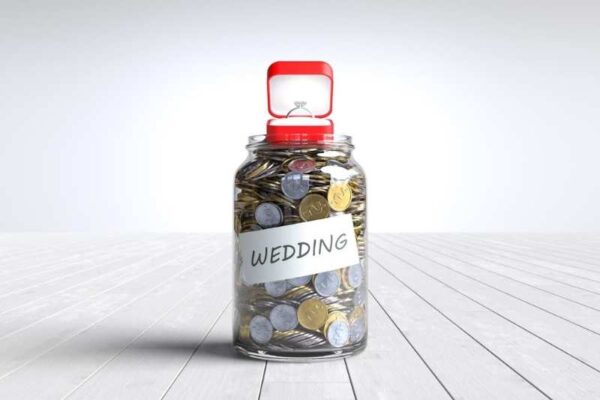 How to Manage Wedding Expenses Without Going Into Debt